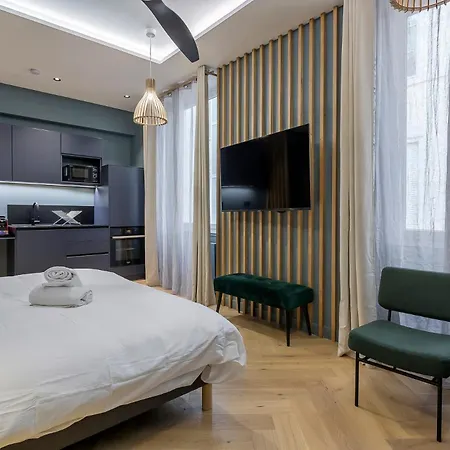 Balneo Sauna Pierre Corneille ! بيت الحب ليون